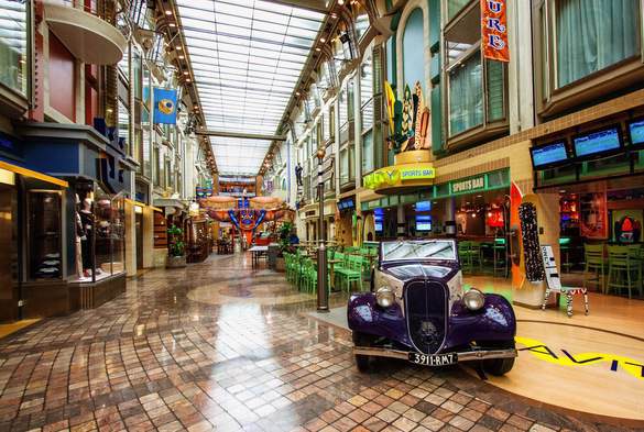 Royal Caribbean International, Adventure of the Seas, Cafe Promenade.jpg